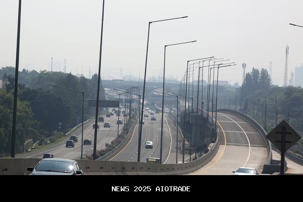Kualitas udara Tangsel terburuk di RI pagi ini, berbahaya bagi kesehatan