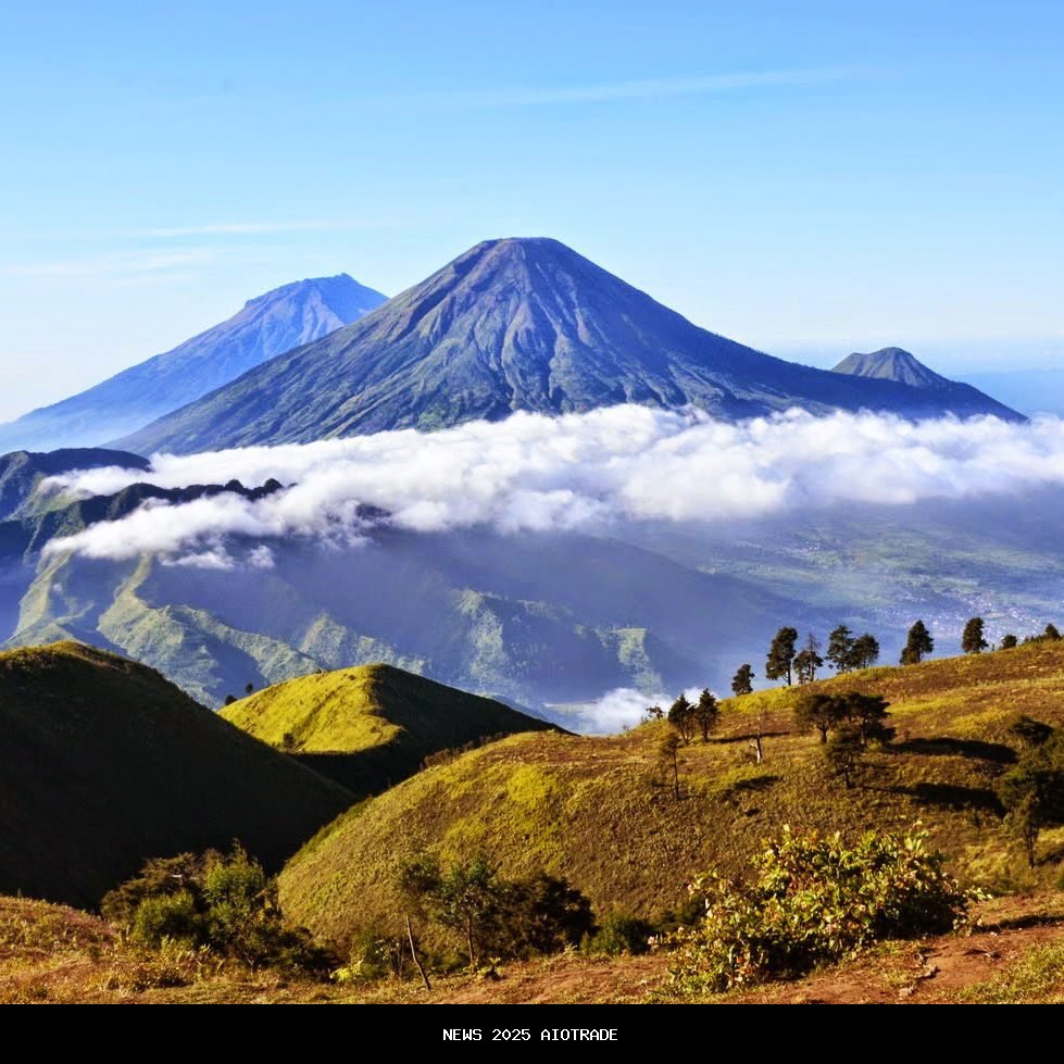 Gunung Lewotobi Diguncang 4 Gempa Guguran dan 12 Gempa Hembusan