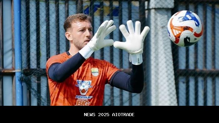 Adam Przybek: Tekanan, Target, dan Dukungan Bobotoh Membuatnya Antusias Jalani Debut di Persib