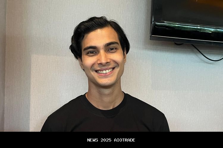 Tidak Suka Keramaian, Cinta Brian Pilih Tahun Baru via Video Call