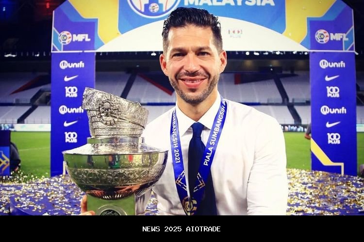 Benjamin Mora Menolak Puebla FC, Bonek Antusias Tunggu Keputusan di Persebaya Surabaya
