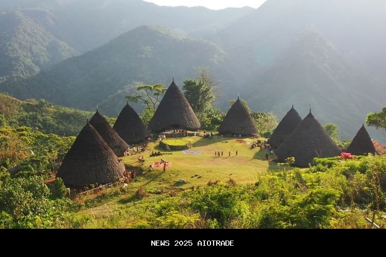 Pesona Alam Eksotis Wae Rebo, Kampung di Atas Awan yang Membuat Wisatawan Terpukau