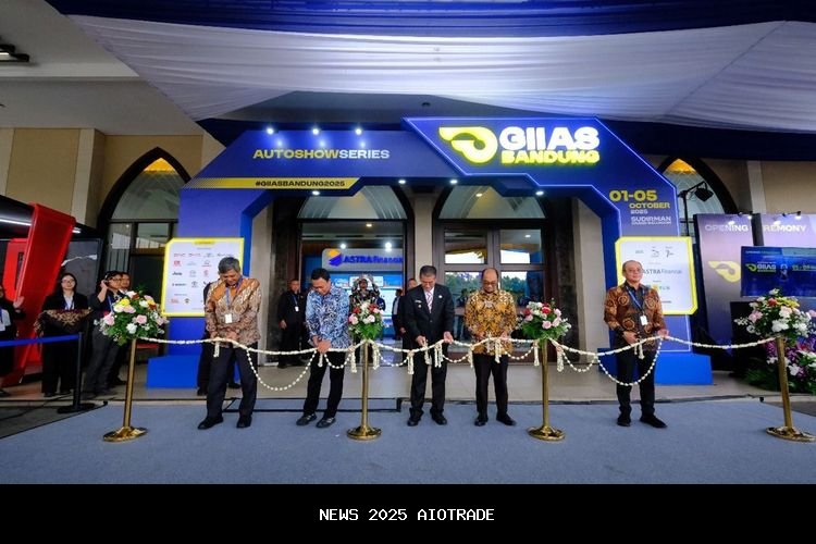 Pemprov Jabar Dukung GIIAS Bandung 2025, Insentif BBNKB 10 Persen untuk Pembelian Kendaraan