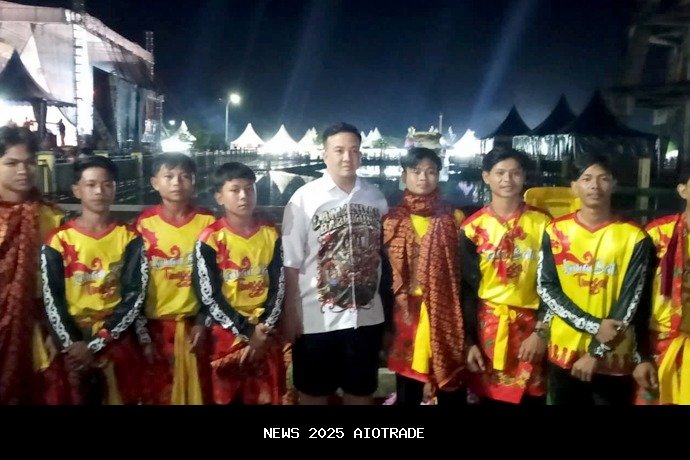 Bangga Menyaksikan Kemeriahan Festival Babukung 2025 di Nanga Bulik, Ini Harapan Bupati