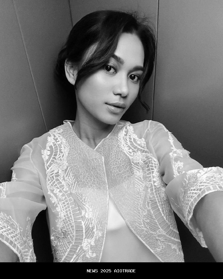 Azizah Salsha Dihujat, Penampilan di Jakarta Fashion Week 2025 Viral