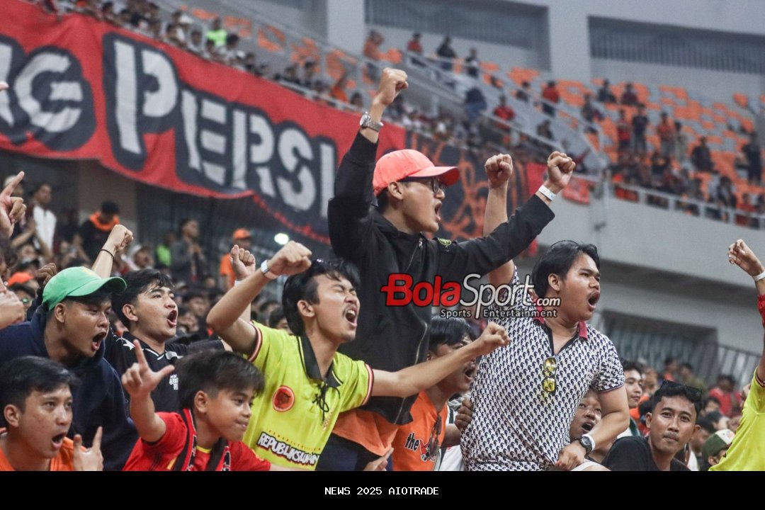 Persija Antusias Lihat Keharmonisan Bonek dan The Jakmania di GBT, Hebat!