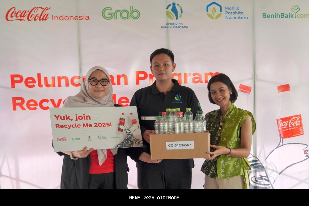 Coca-Cola Dorong Pengumpulan Botol Bekas, Dapat Saldo OVO!