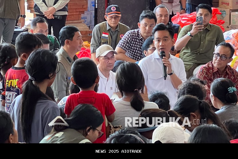 Gibran Didampingi Luthfi Tinjau Program CKG dan Imunisasi di Salatiga