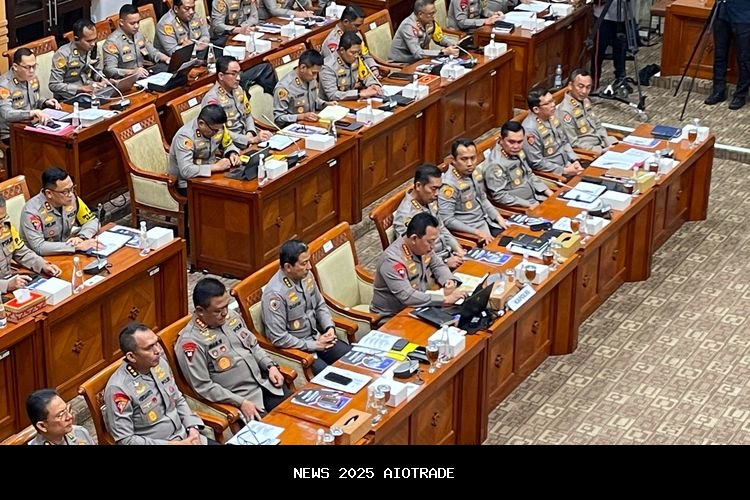 Polisi Sipil Mengganggu Birokrasi