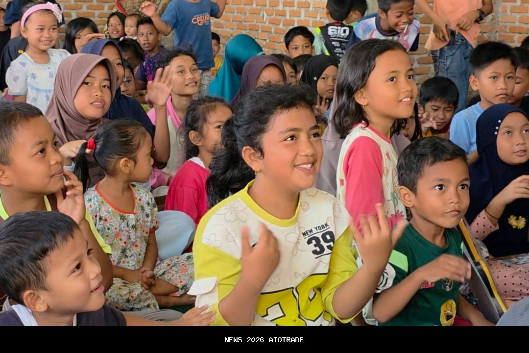 Pemulihan Trauma Anak Korban Banjir Aceh Nonton Film Komedi