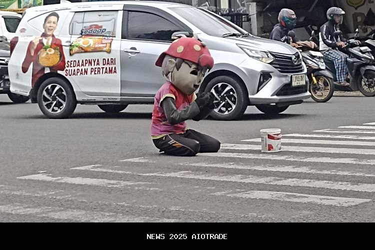 Fenomena Badut Jalanan: Hiburan, Ekonomi, dan Ruang Kota