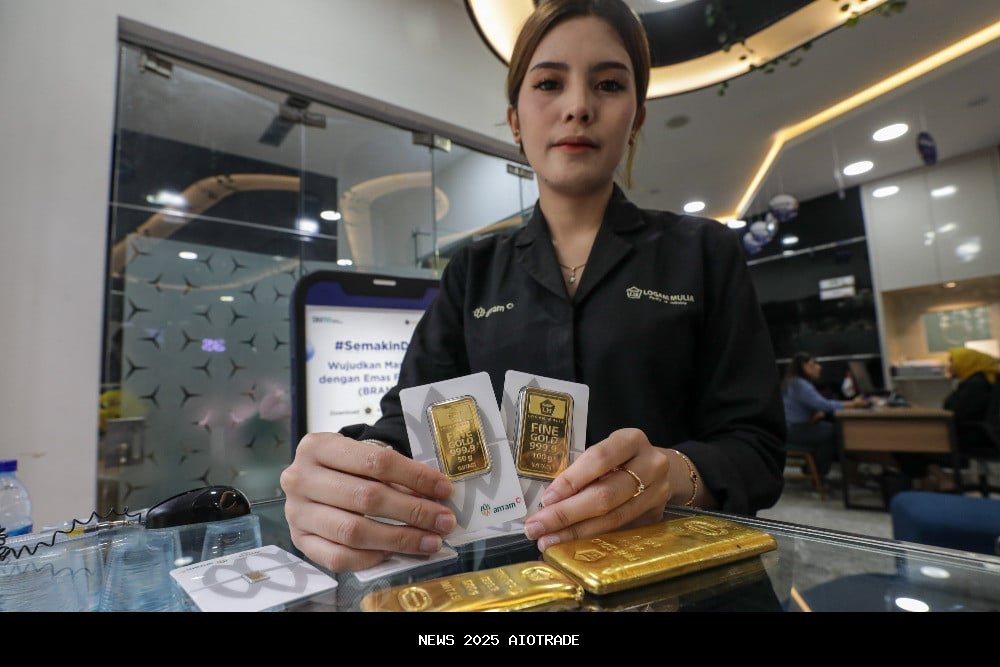 Harga Emas Antam Hari Ini Mendekati Rp2 Juta per Gram