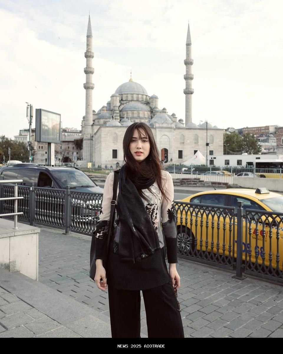 10 Foto Yasmin Napper di Hagia Sophia, Turki