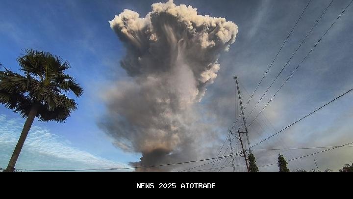 Gunung Lewotobi Laki-laki, Satu-satunya Gunung Berstatus Awas