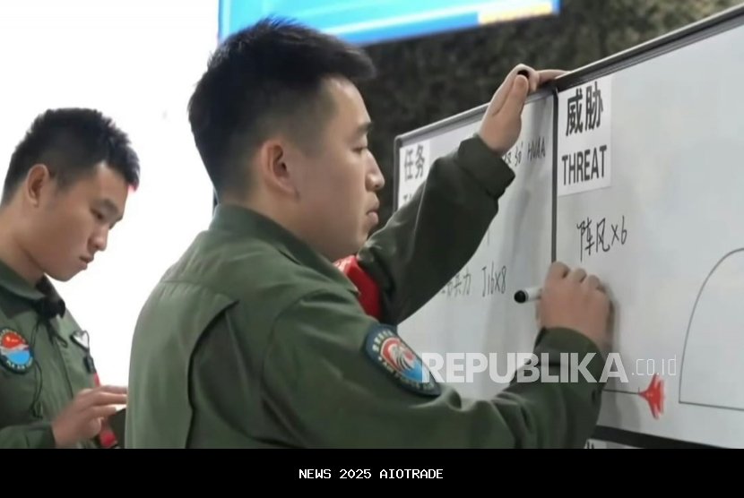 China luncurkan simulasi perang jet J-16 melawan Rafale India