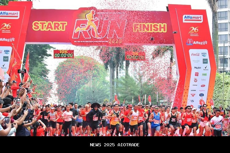Rikki Simbolon dan Dwi Tiansi Jadi Juara Alfamart Run, Ribuan Peserta Bawa Pulang Goodie Bag 40 Kg d