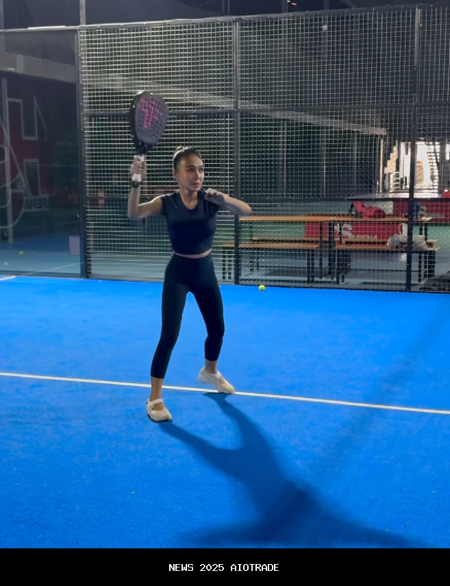 7 Potret Yuni Shara Tampil Bugar dan Energik Saat Main Padel!