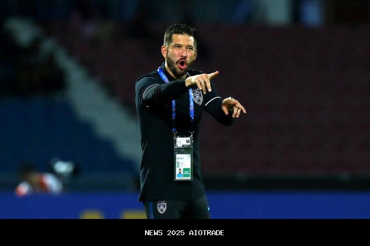 Ikuti Instagram Persebaya Surabaya! Benjamin Mora Gantikan Eduardo Perez?