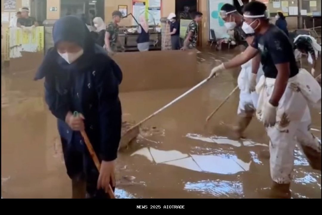 Gotong Royong Warga dan TNI Percepat Pemulihan RSUD Aceh Tamiang