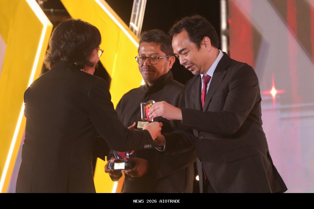 Katadata terima penghargaan Indonesia Rising Stars 2026