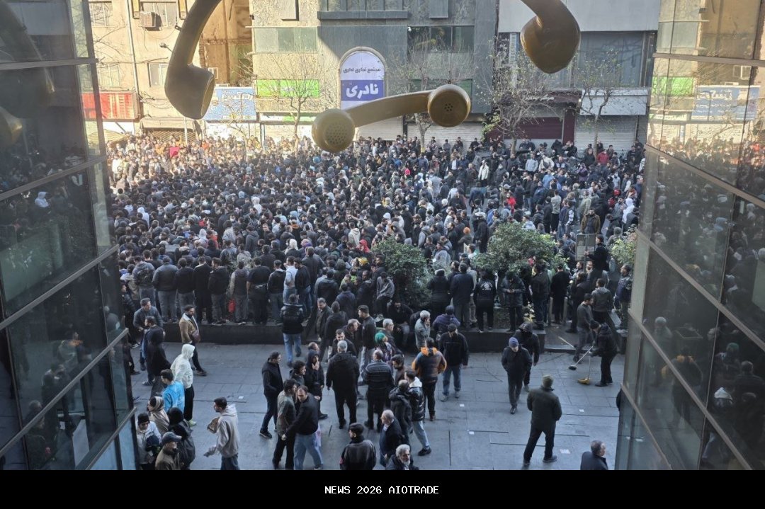 Rial Iran Anjlok, Demonstrasi Besar Melanda Negeri