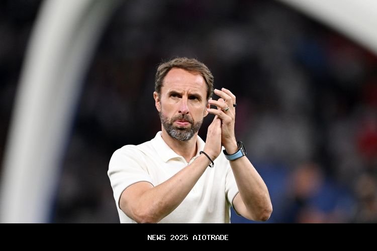 Manchester United Incar Southgate, Pengganti Amorim?