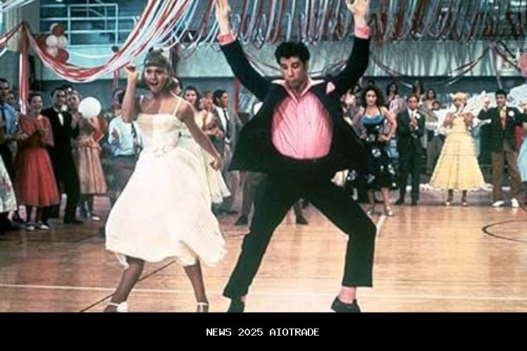 Sinopsis Grease 1978: Kisah Cinta, Geng, dan Rock n Roll Era 50-an