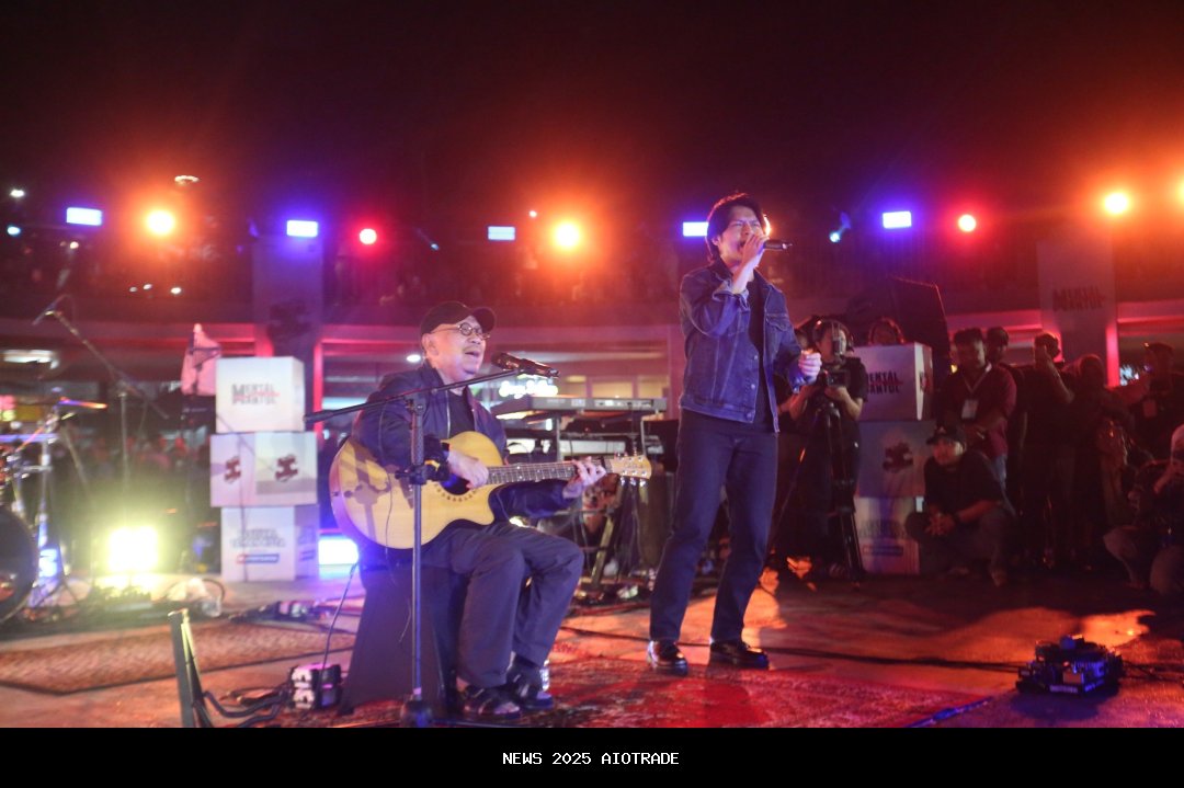 Duet Ebiet dan Rony Tutup Festival Teman Kota
