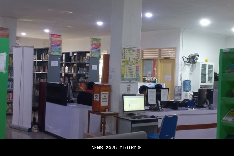 Zufri, Pustakawan yang Rela Kurangi Istirahat untuk Pengunjung