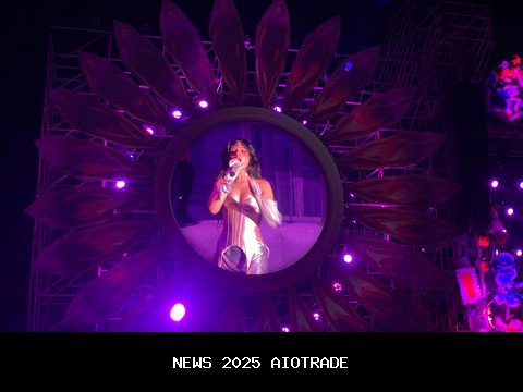 Camila Cabello di LaLaLa Fest: Naik ke Kotak Raksasa, Nyanyi Lagu The Cranberries