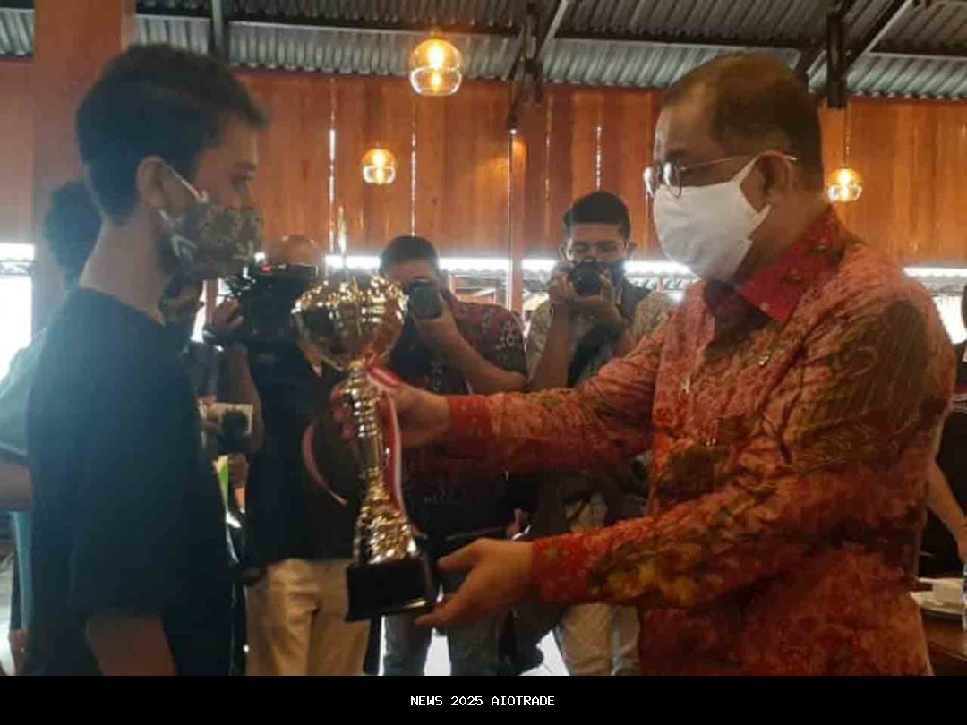 Lansia Lateri Juara Satu dalam Tiga Kategori Lomba HUT Ambon ke-450