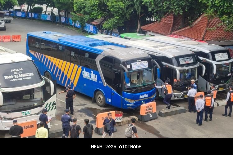 Pemprov DKI Wajibkan Tes Kesehatan Sopir Bus Nataru di Empat Terminal