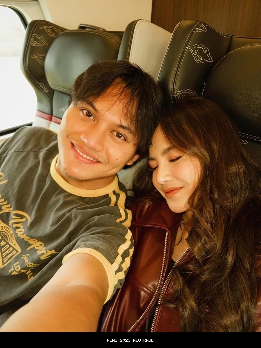 Potret Liburan Keluarga Rizky Febian dan Thariq Halilintar ke Bandung