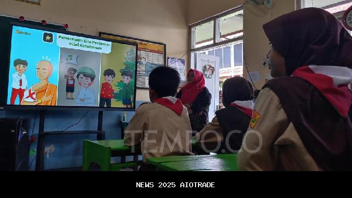 Cara Murid Disabilitas Belajar Melalui TV Interaktif