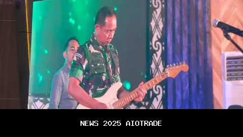 Momen Panglima TNI Tampil Bersama Musisi di Battle of The Band HUT ke-80 TNI