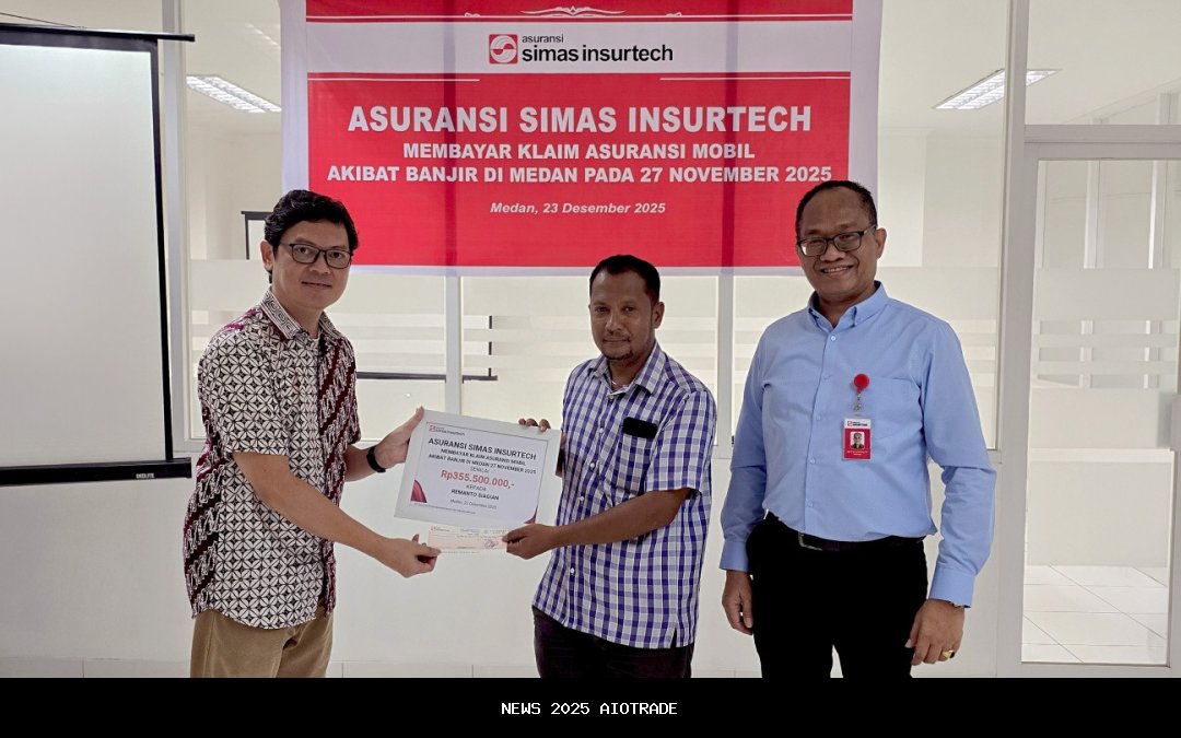 Asuransi Simas Insurtech Lunasi Klaim Banjir Medan Rp1,3 Miliar