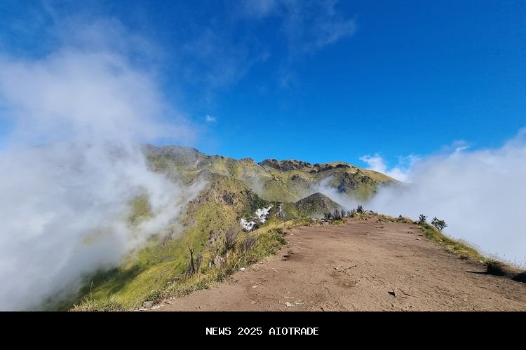Pendakian Merbabu via Cunthel Kembali Dibuka Setelah Pandemi