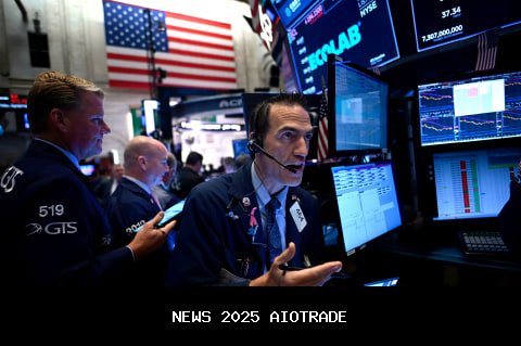 Wall Street Berfluktuasi, Data Inflasi Perkuat Sinyal Penurunan Suku Bunga Fed