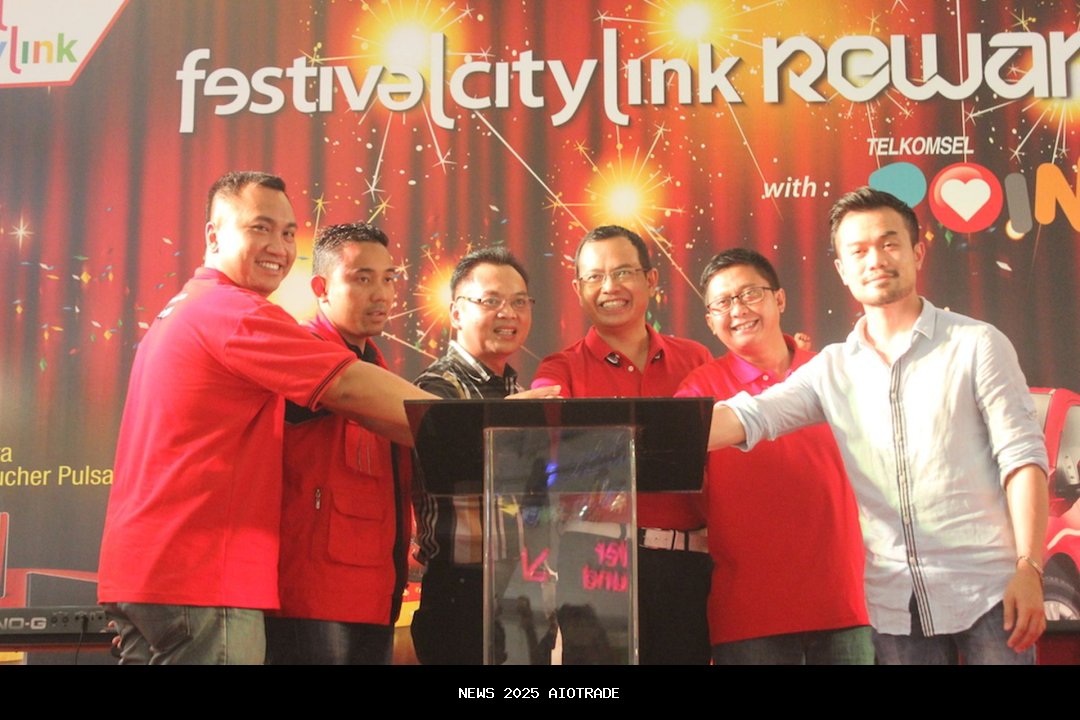 Telkomsel Bagikan Hadiah! Guru Garut Menang Mobil Listrik BYD Dolphin dari SIMPATI HOKI