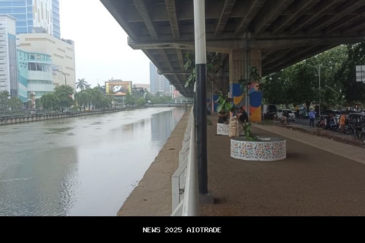 Kalimalang Jadi Wisata Air, Warga Minta Perbaikan Jalan Dulu