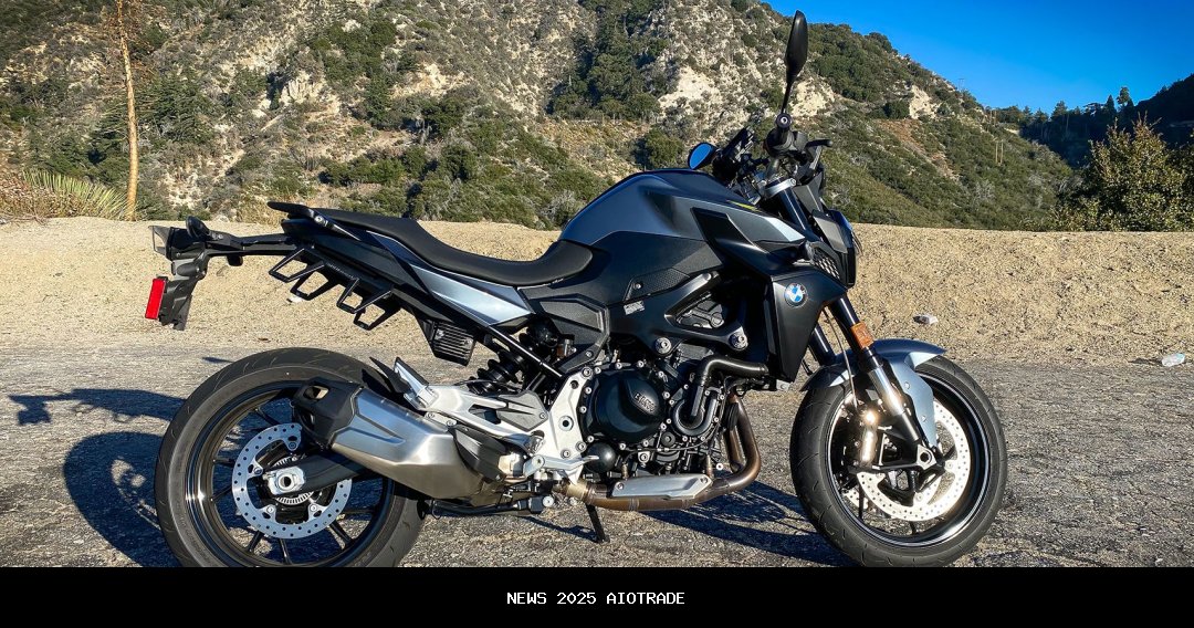 Moge Mewah BMW F 900 R: Mesin Tangguh, Teknologi Terkini!