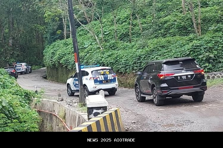 Mesin Mobil Matik dengan Indikator Bensin E