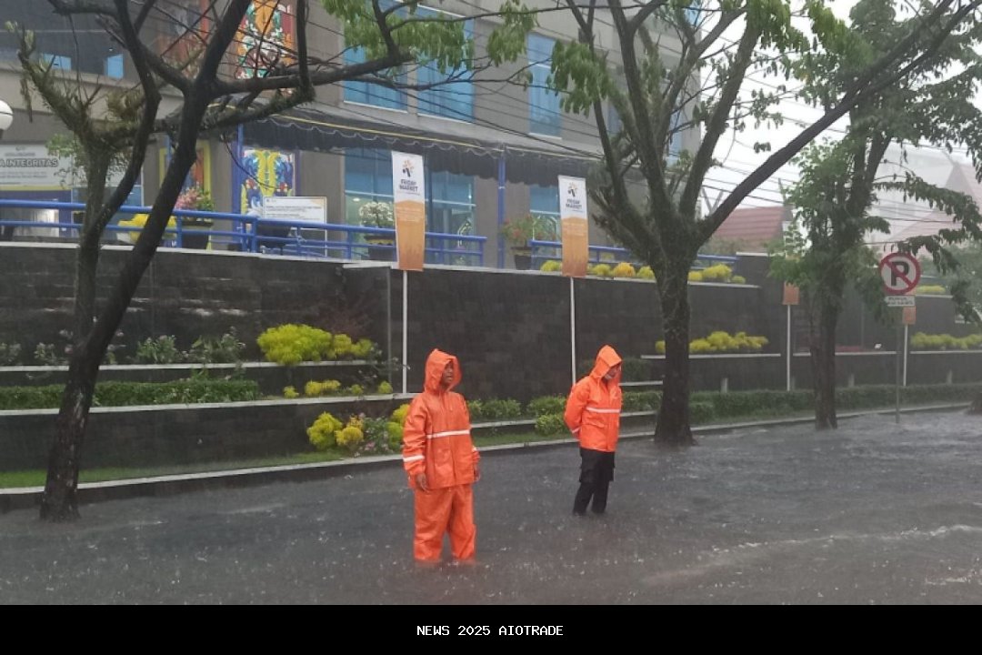 Insiden Taksi Kuning Terancam Tenggelam di Banjarmasin Akibat Hujan Lebat