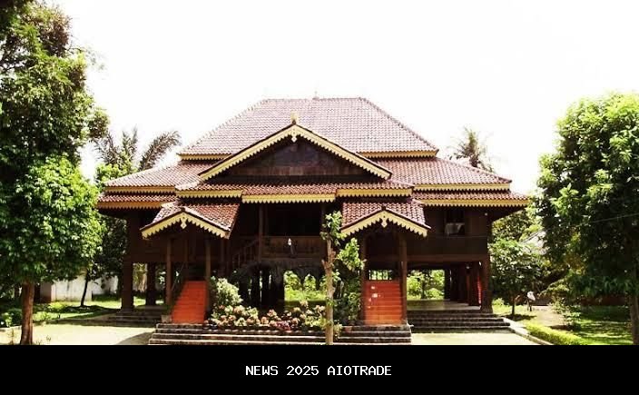 Rumah Adat Bengkulu dengan Banyak Ruangan Unik