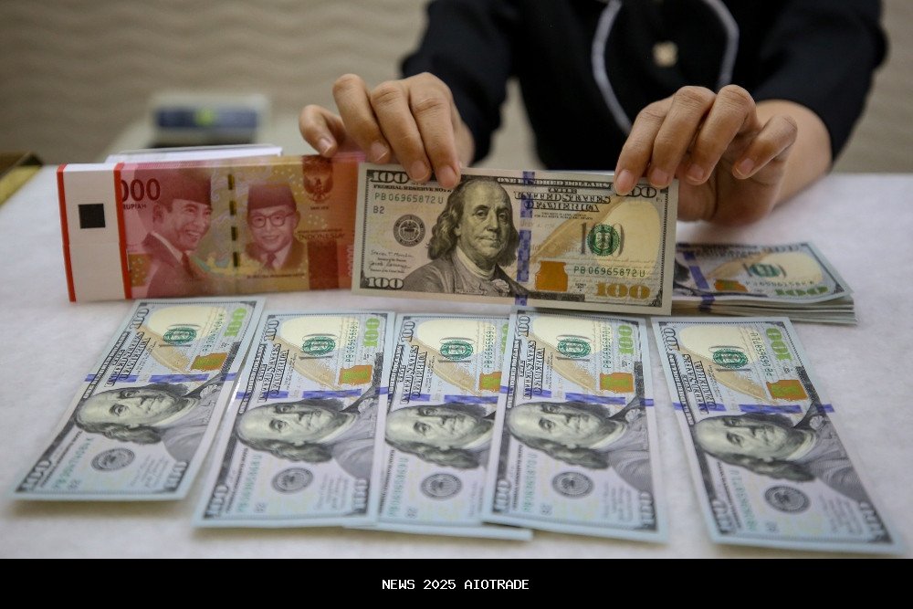 Rupiah Naik Tipis Hari Ini, Sentuh Rp16.748,50 per Dolar AS