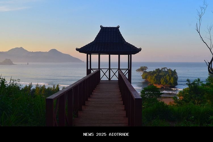 Pelang Beach Jadi Wisata Favorit Trenggalek dengan Pemandangan Menakjubkan