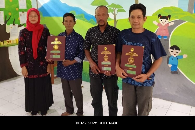 Ayah-ayah Ambil Rapor, Sekolah di Pati Dibanjiri Antusiasme