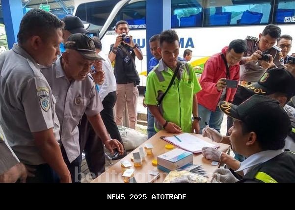Ratusan tahanan Lapas Bondowoso diperiksa urine jelang Nataru 2025