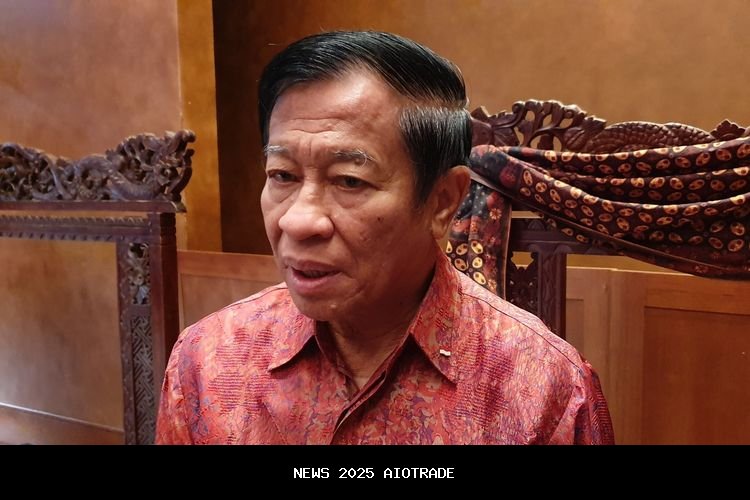 Eks Komandan Kopassus Agum Gumelar Terima Bintang Utama dari Prabowo