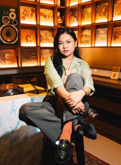 Clara Riva Rilis Lagu Santai 'Iya Iya Iya' untuk yang Lelah dengan Kehidupan Sehari-hari